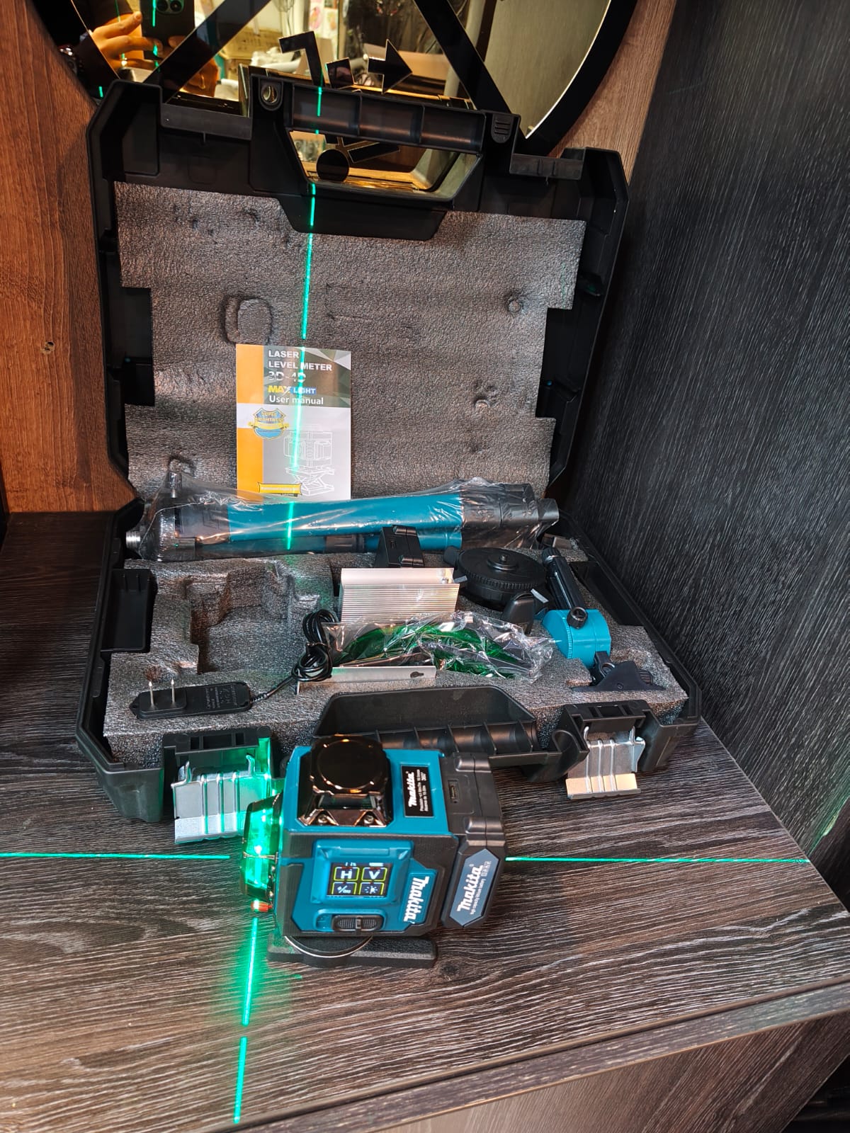 Nivel Láser Verde 4D 360° MAKITA M16X FUEL 16X Con Control