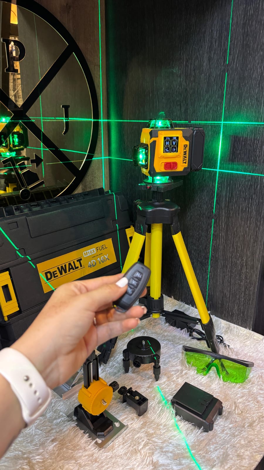 Nivel Láser Verde 4D 360° DeWALL M16X FUEL 16X  Con Control