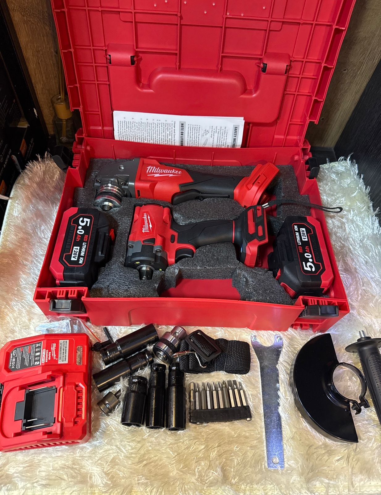 Llave de Impacto 380 Nm Inalámbrica+pulidora inalámbrica Milwaukee