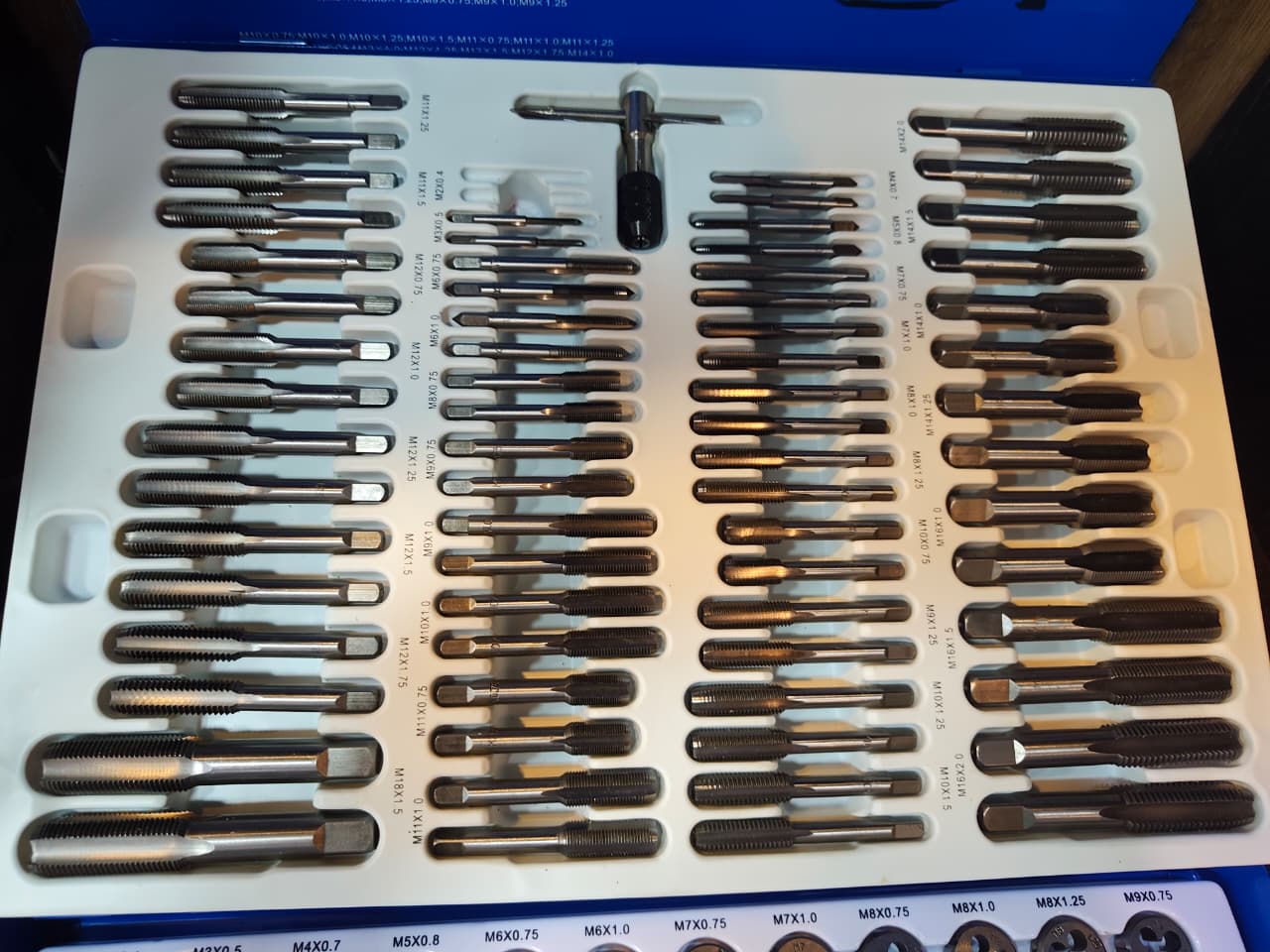 Juego de Machos y Terrajas Profesional 110 Piezas