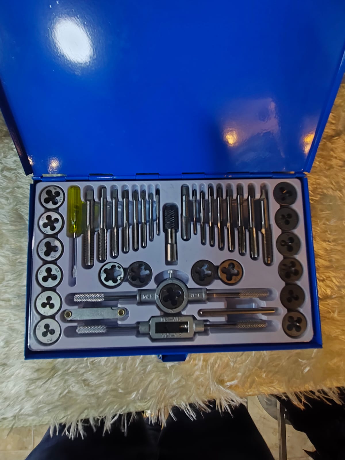 JUEGO PROFESIONAL DE MACHUELOS Y TERRAJAS 40 PIEZAS