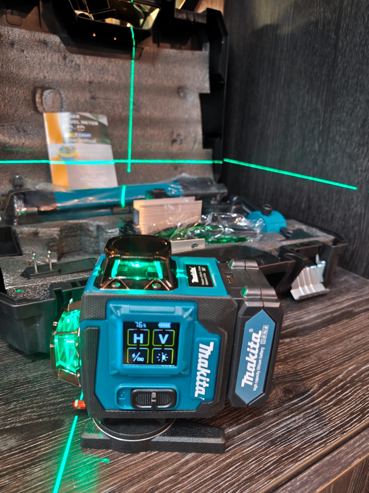 Nivel Láser Verde 4D 360° MAKITA M16X FUEL 16X  Con Control