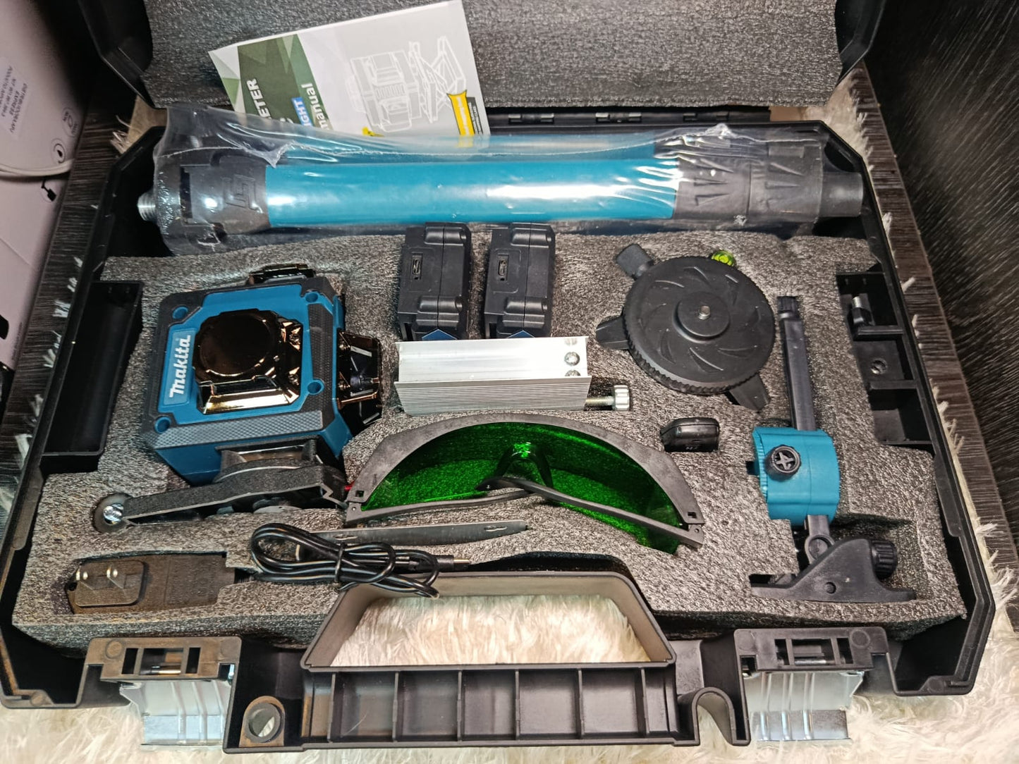 Nivel Láser Verde 4D 360° MAKITA M16X FUEL 16X  Con Control