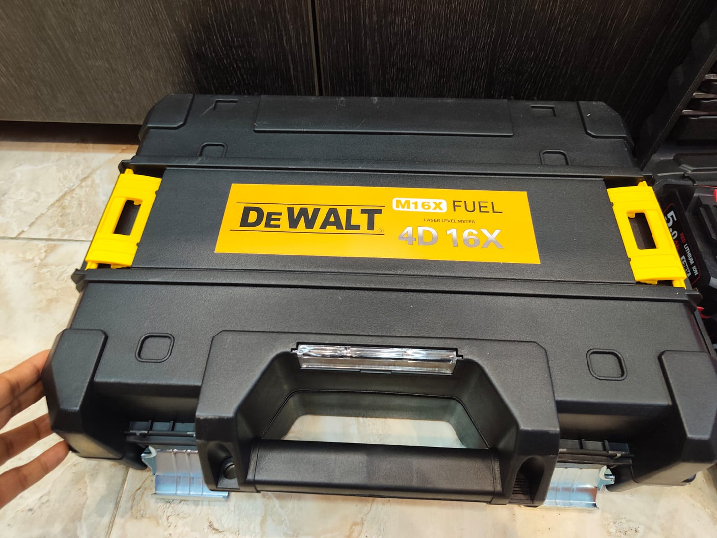 Nivel Láser Verde 4D 360° DeWALL M16X FUEL 16X  Con Control