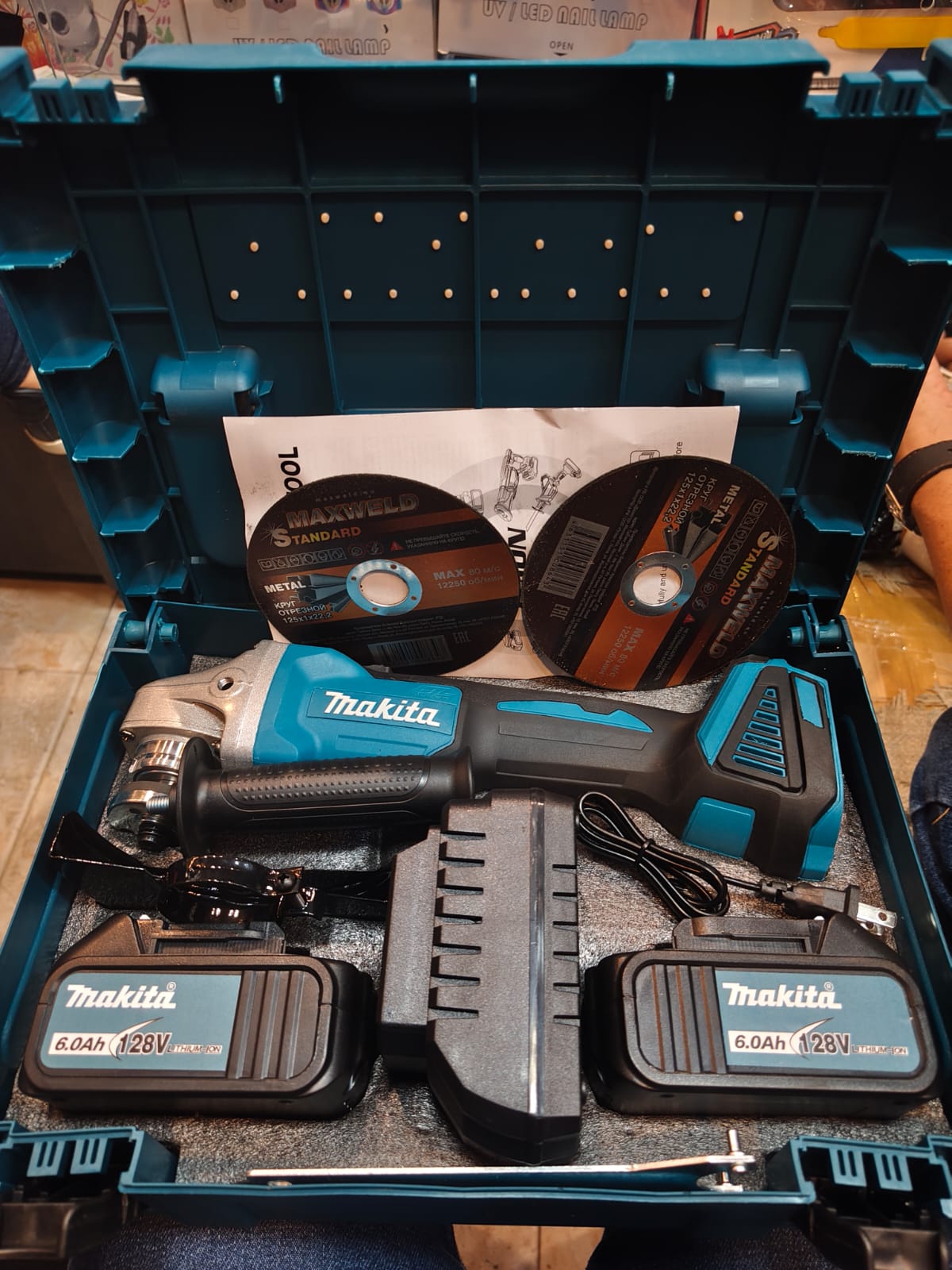 Pulidora Angular Inalámbrica Makita Profesional 8500 R/min