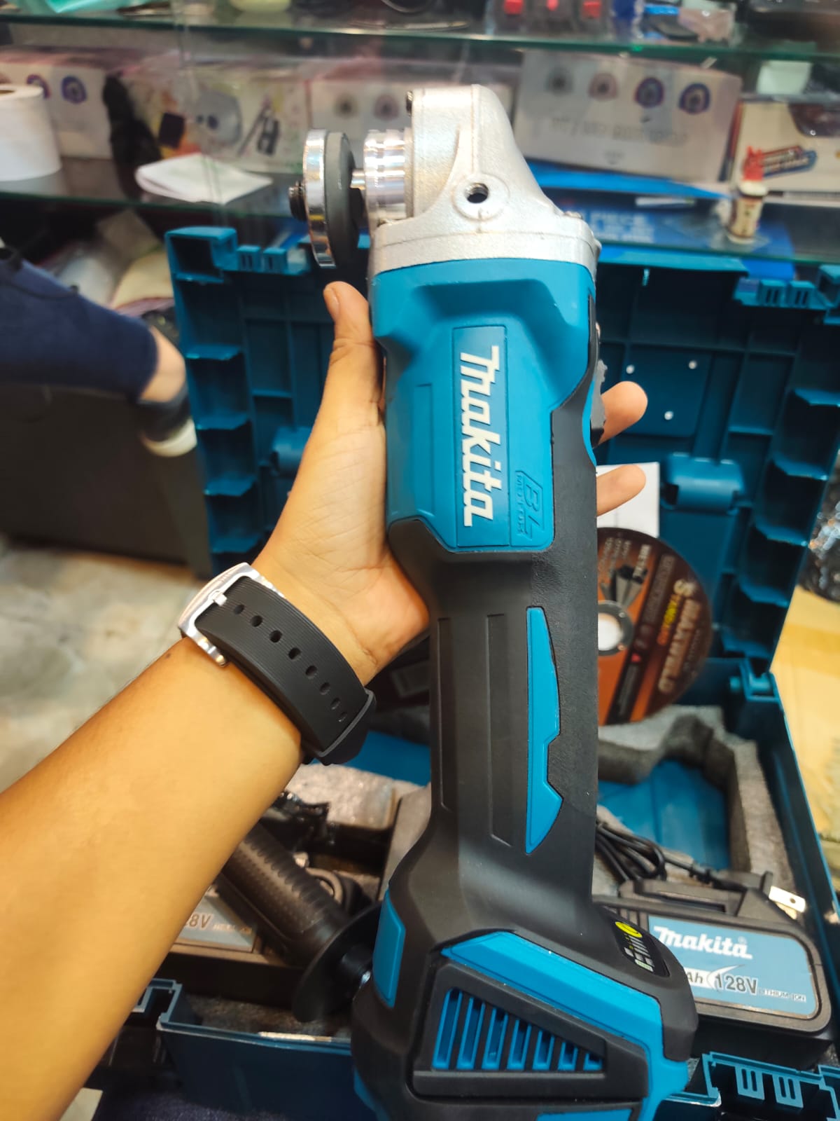 Pulidora Angular Inalámbrica Makita Profesional 8500 R/min