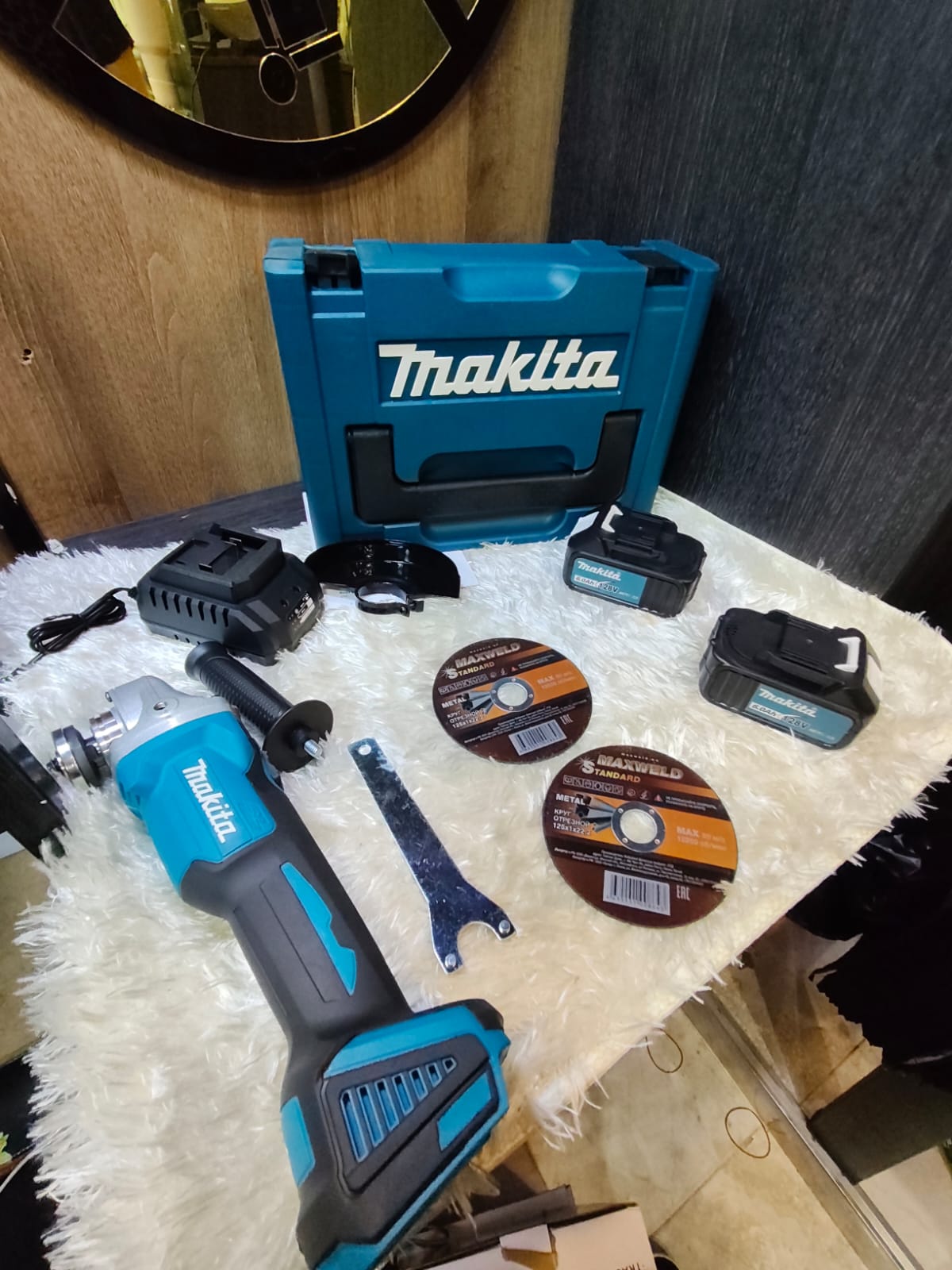 Pulidora Angular Inalámbrica Makita Profesional 8500 R/min