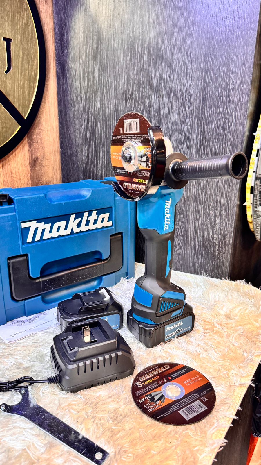 Pulidora Angular Inalámbrica Makita Profesional 8500 R/min