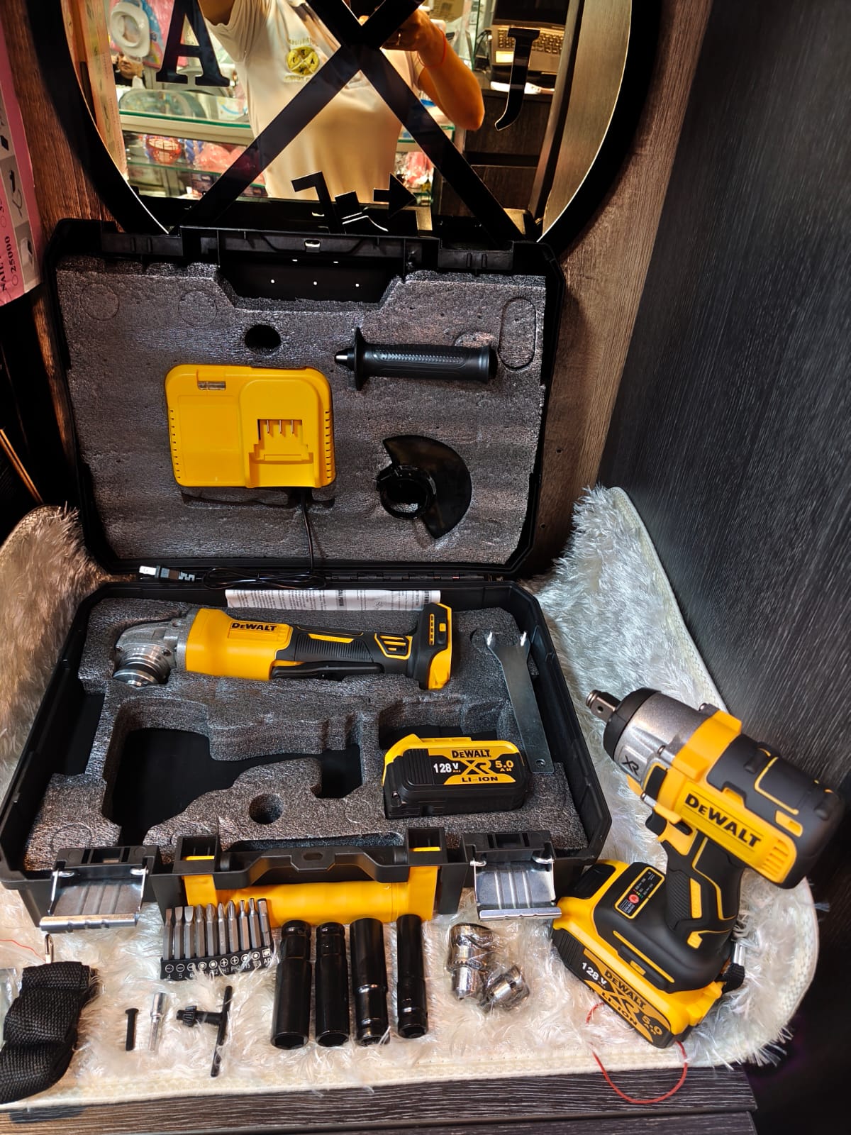 Kit Pistola de Impacto Inalámbrica + pulidora inalámbrica DeWalt 350 Nm