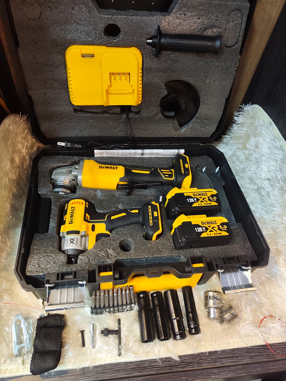 Kit Pistola de Impacto Inalámbrica + pulidora inalámbrica DeWalt 350 Nm