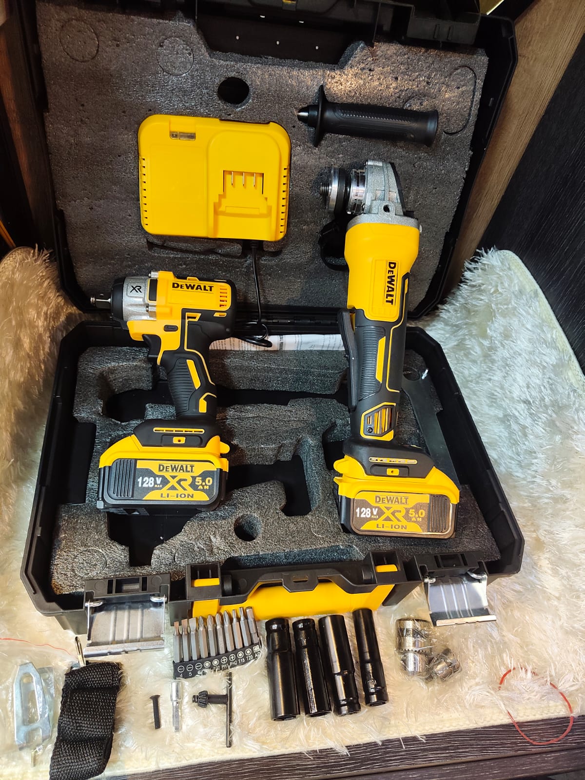 Kit Pistola de Impacto Inalámbrica + pulidora inalámbrica DeWalt 350 Nm