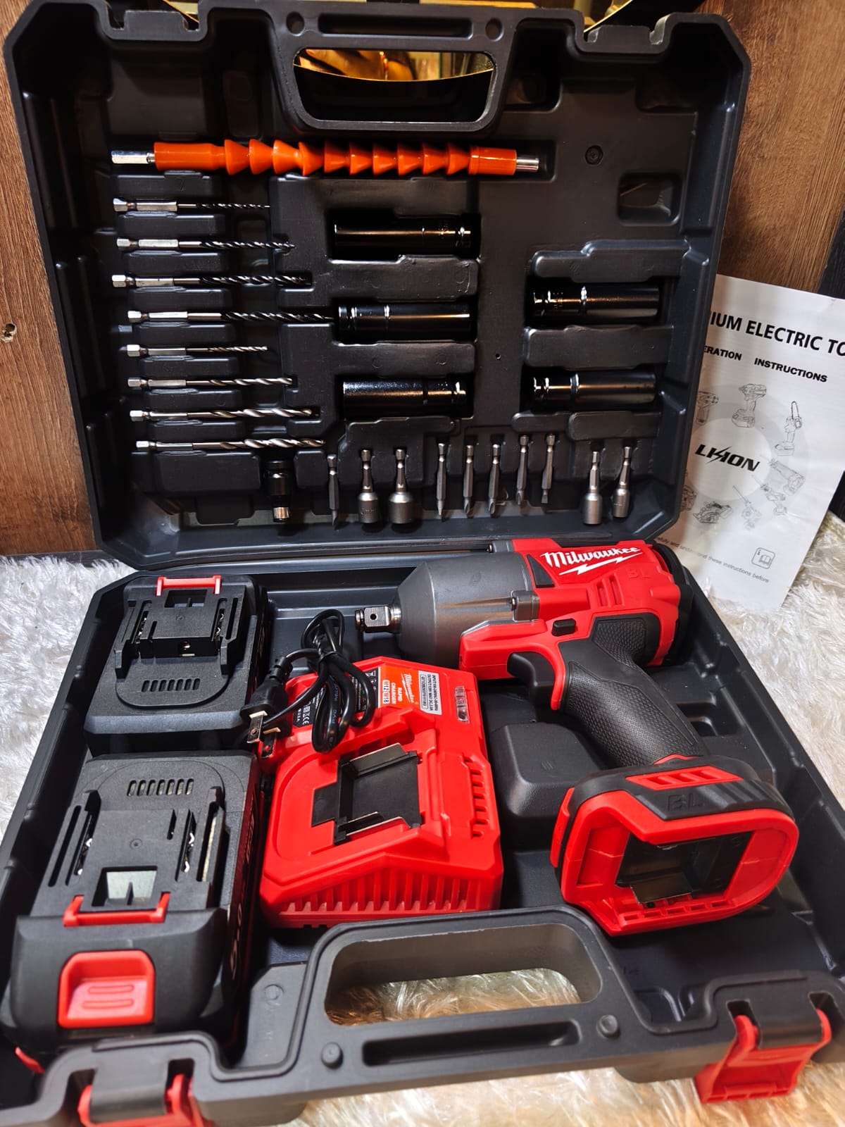 Llave de Impacto Inalámbrica Milwaukee 800Nm Brushless 1/2" 128V 5.0Ah Tipo  con Kit Completo